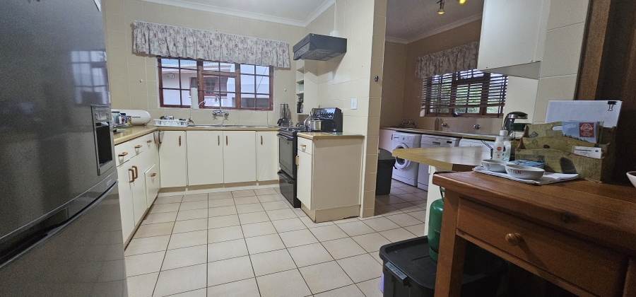 3 Bedroom Property for Sale in Middedorp Western Cape